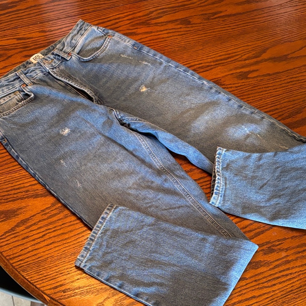BDG Light Blue Mom High Rise distressed Straight Jeans
